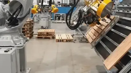 Robot de asamblare paleti in fabrica Moutardi